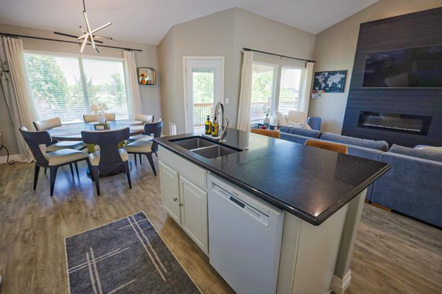 2722 N Woodridge St, Wichita, KS 67226