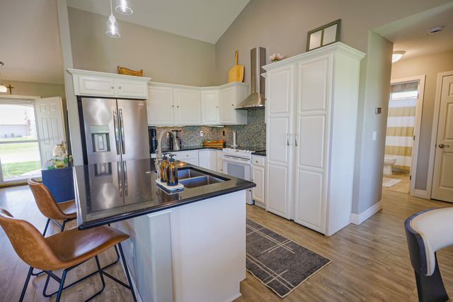 2722 N Woodridge St, Wichita, KS 67226