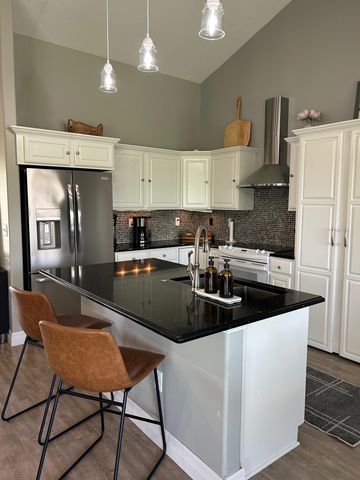 2722 N Woodridge St, Wichita, KS 67226