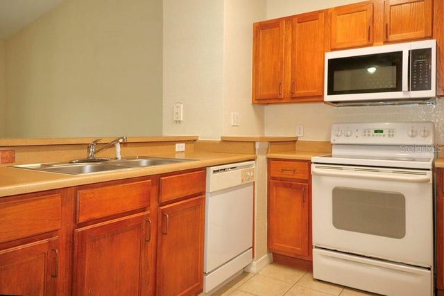 8225 CLAIRE ANN DRIVE 305, Orlando, FL 32825
