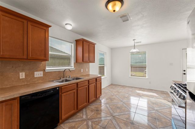 1931 Blossom Breeze Lane, Rosenberg, TX 77469