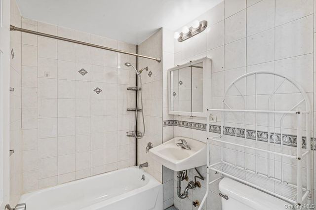 71-33 162nd Street B, Fresh Meadows, NY 11365