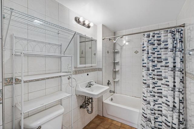 71-33 162nd Street B, Fresh Meadows, NY 11365