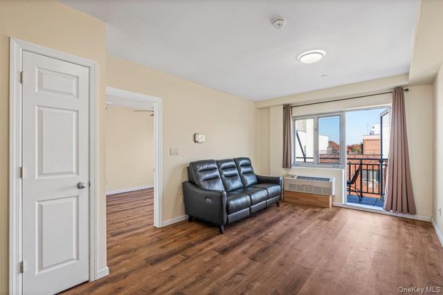 71-33 162nd Street B, Fresh Meadows, NY 11365