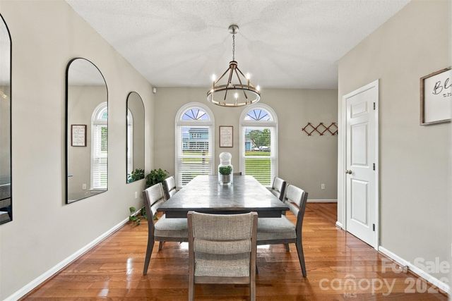 6057 Gold Creek Estate Drive, Hickory, NC 28601