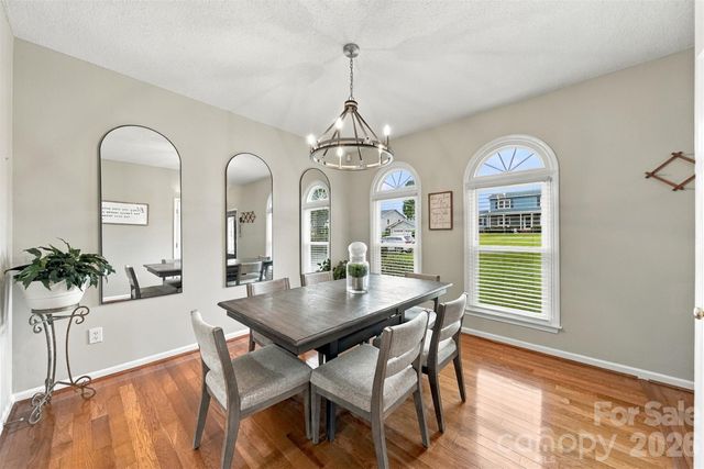 6057 Gold Creek Estate Drive, Hickory, NC 28601