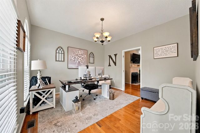 6057 Gold Creek Estate Drive, Hickory, NC 28601