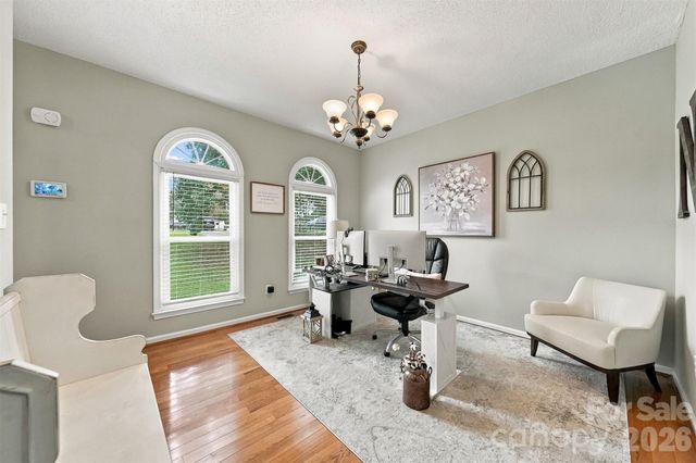 6057 Gold Creek Estate Drive, Hickory, NC 28601