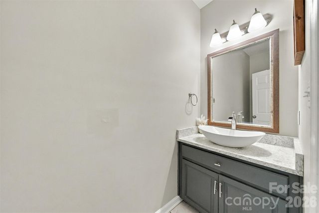 6057 Gold Creek Estate Drive, Hickory, NC 28601