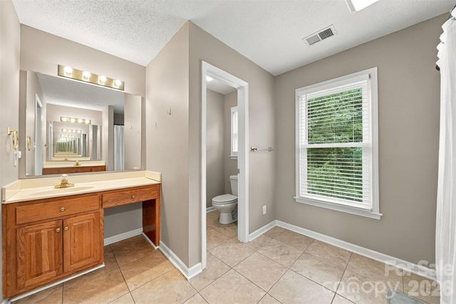 6057 Gold Creek Estate Drive, Hickory, NC 28601