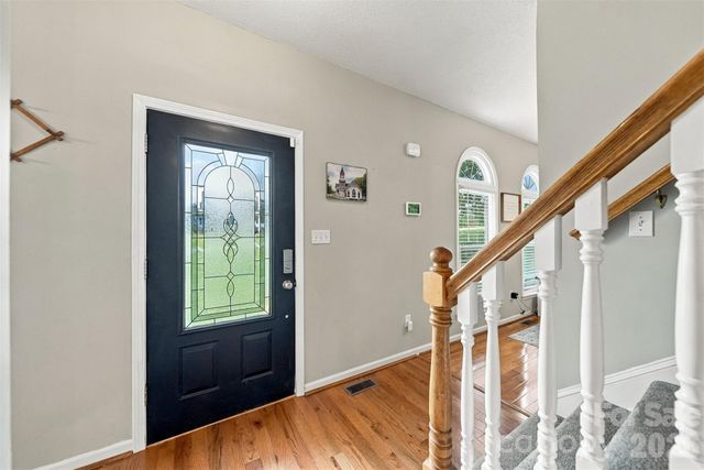 6057 Gold Creek Estate Drive, Hickory, NC 28601