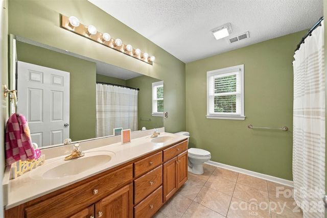 6057 Gold Creek Estate Drive, Hickory, NC 28601