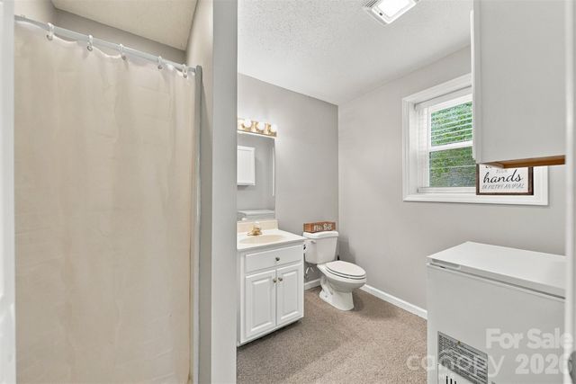 6057 Gold Creek Estate Drive, Hickory, NC 28601