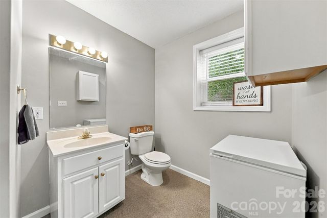 6057 Gold Creek Estate Drive, Hickory, NC 28601