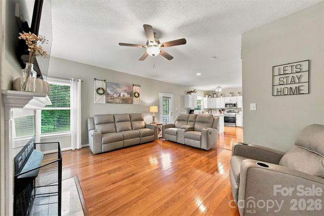 6057 Gold Creek Estate Drive, Hickory, NC 28601
