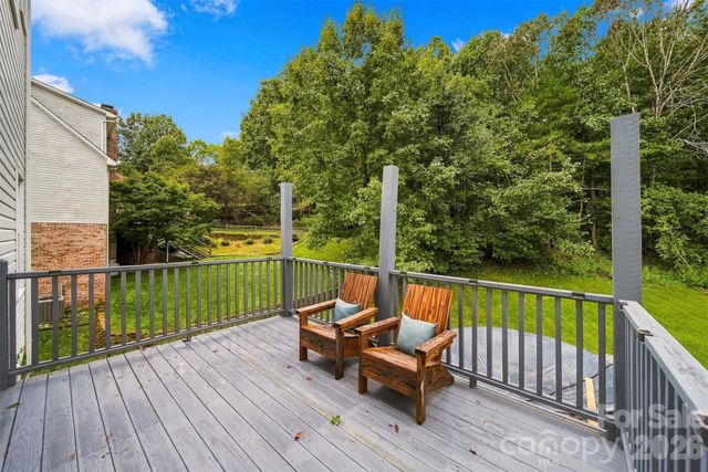 6057 Gold Creek Estate Drive, Hickory, NC 28601