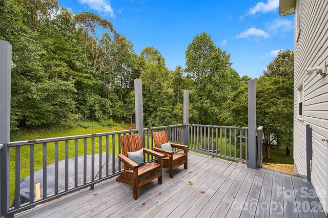 6057 Gold Creek Estate Drive, Hickory, NC 28601