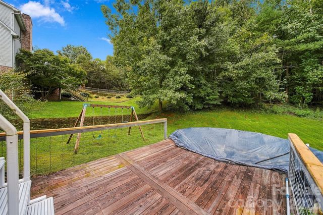 6057 Gold Creek Estate Drive, Hickory, NC 28601