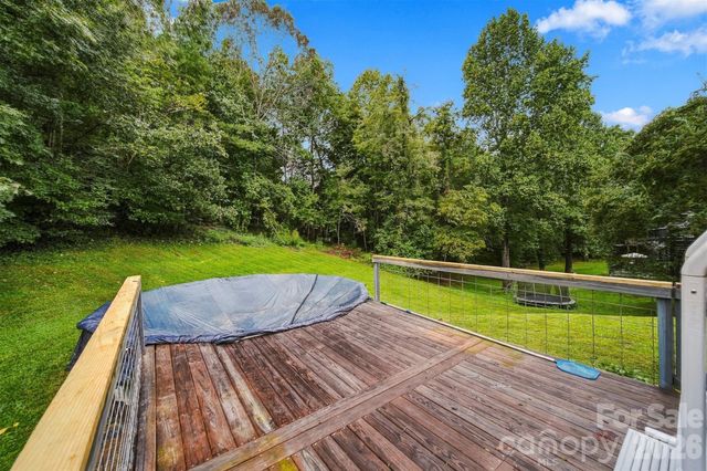 6057 Gold Creek Estate Drive, Hickory, NC 28601
