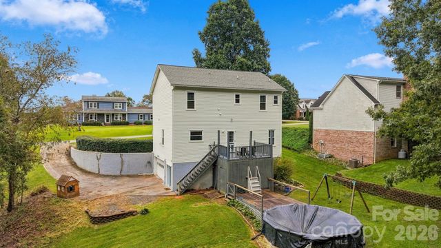 6057 Gold Creek Estate Drive, Hickory, NC 28601