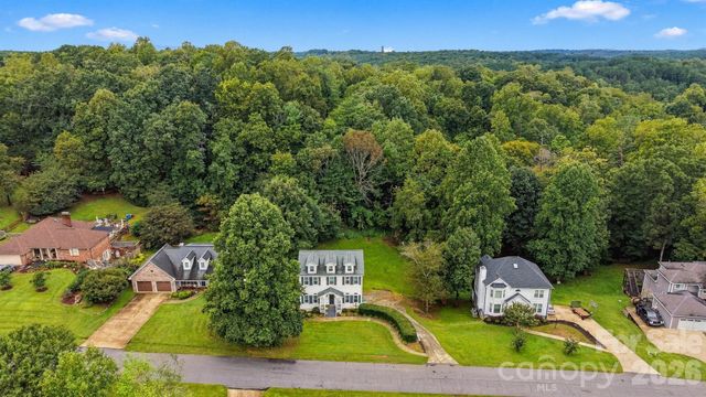 6057 Gold Creek Estate Drive, Hickory, NC 28601