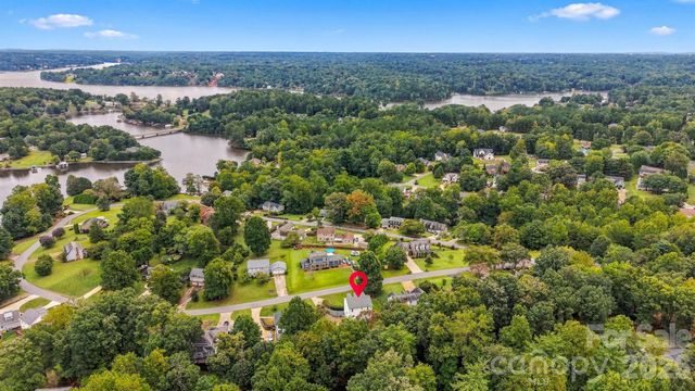 6057 Gold Creek Estate Drive, Hickory, NC 28601