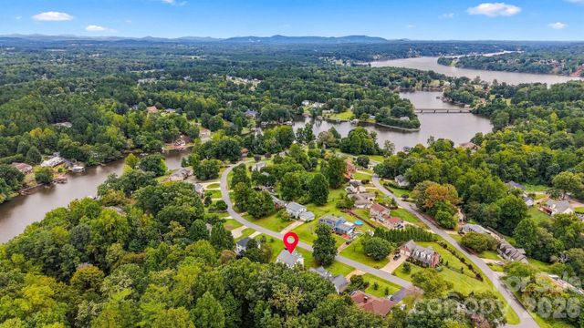 6057 Gold Creek Estate Drive, Hickory, NC 28601