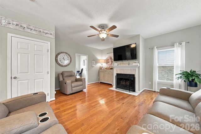 6057 Gold Creek Estate Drive, Hickory, NC 28601