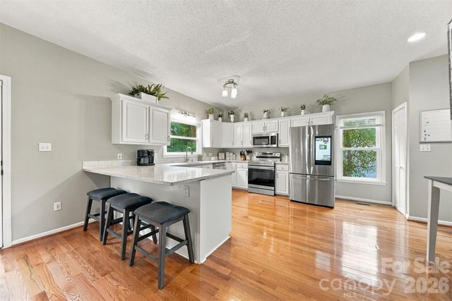 6057 Gold Creek Estate Drive, Hickory, NC 28601