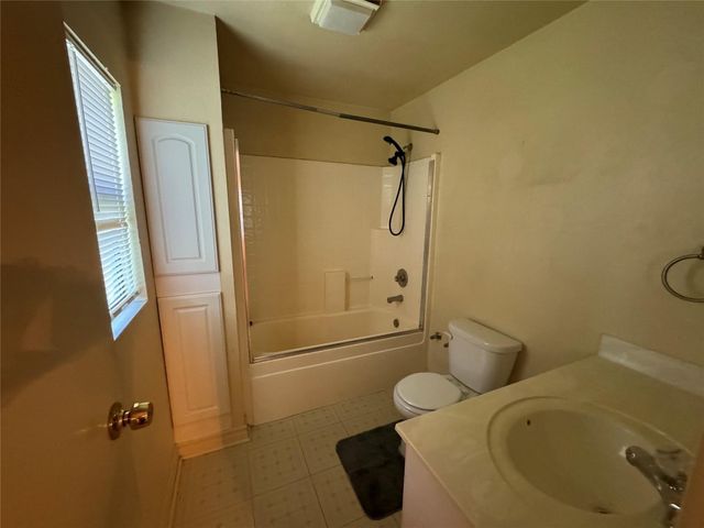 718 N Houston Street, Granbury, TX 76048