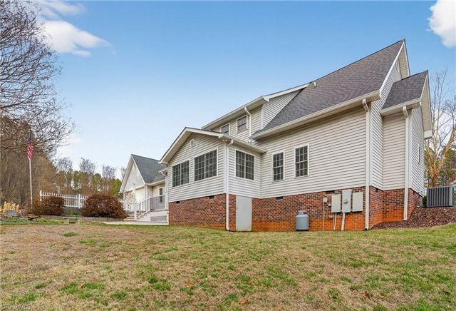 2194 Pine Creek Ridge, Asheboro, NC 27205