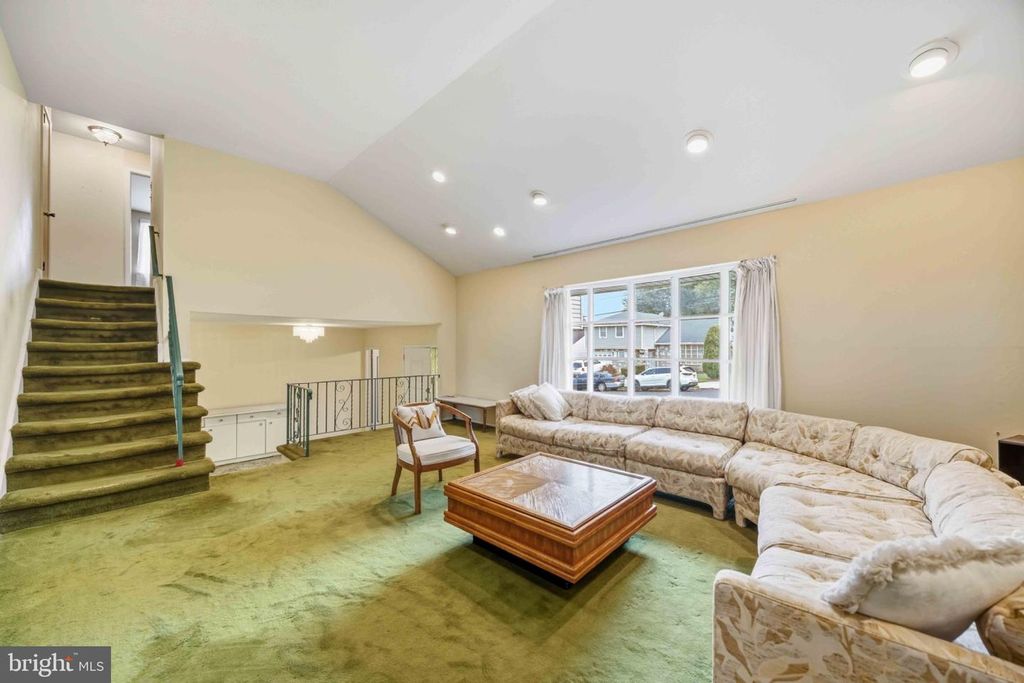 1116 HOWER LN, PHILADELPHIA, PA 19115 — photo 4
