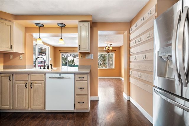 4706 E Willock Rd, Whitehall, PA 15227