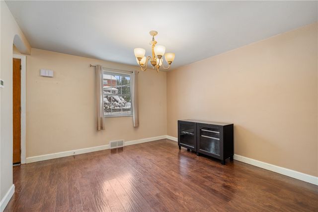 4706 E Willock Rd, Whitehall, PA 15227