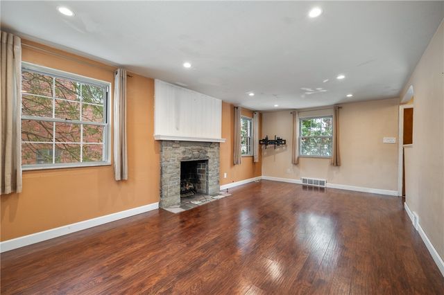 4706 E Willock Rd, Whitehall, PA 15227