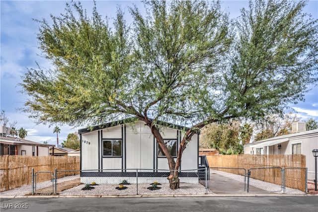 1879 Quintearo Street, Las Vegas, NV 89115