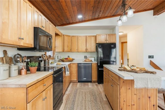 7924 Eberhart Road NW, Dover, OH 44622