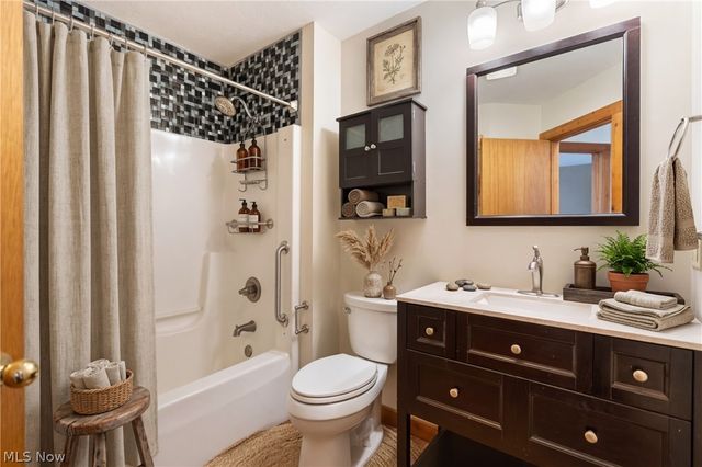 7924 Eberhart Road NW, Dover, OH 44622