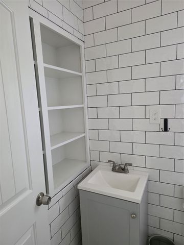 2231 CLARKSVILLE Street, Paris, TX 75460