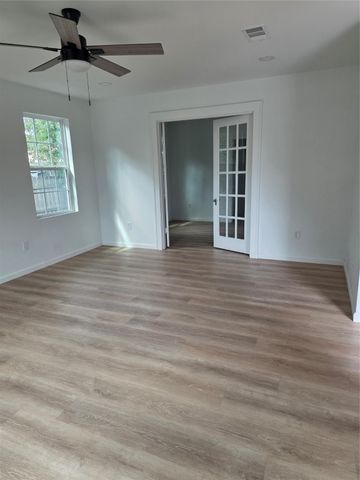 2231 CLARKSVILLE Street, Paris, TX 75460