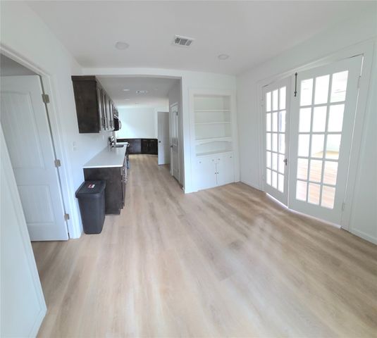 2231 CLARKSVILLE Street, Paris, TX 75460