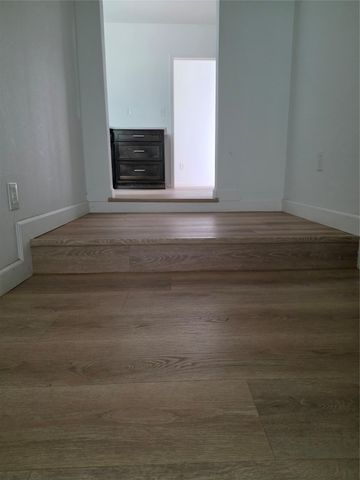 2231 CLARKSVILLE Street, Paris, TX 75460