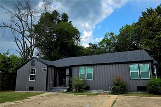 2231 CLARKSVILLE Street, Paris, TX 75460