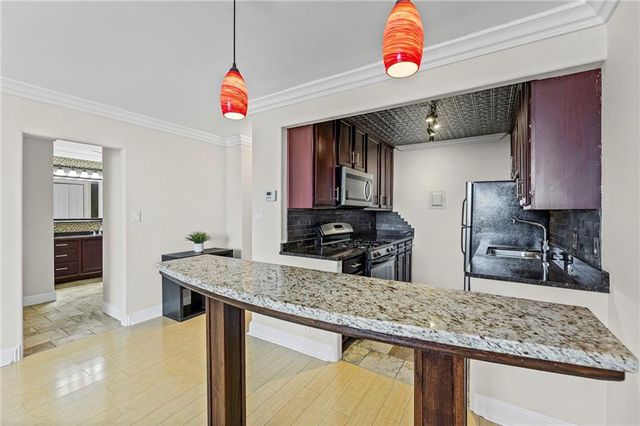 700 E 8th Street 7Q, Kansas City, MO 64106