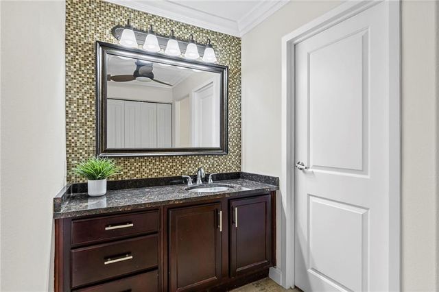 700 E 8th Street 7Q, Kansas City, MO 64106