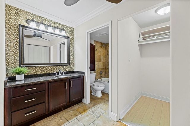 700 E 8th Street 7Q, Kansas City, MO 64106