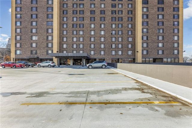 700 E 8th Street 7Q, Kansas City, MO 64106