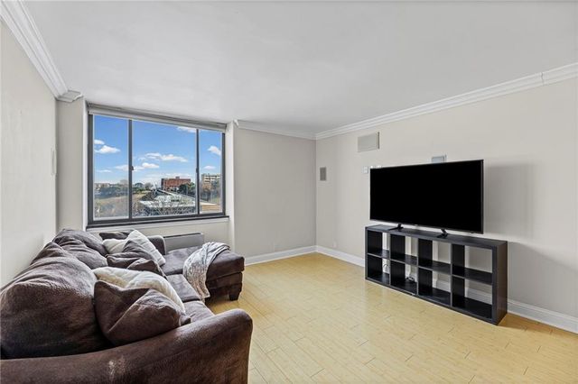 700 E 8th Street 7Q, Kansas City, MO 64106