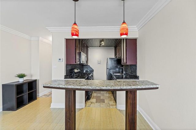 700 E 8th Street 7Q, Kansas City, MO 64106