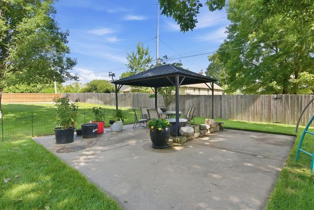 3955 E Eastmoor Street, Springfield, MO 65809